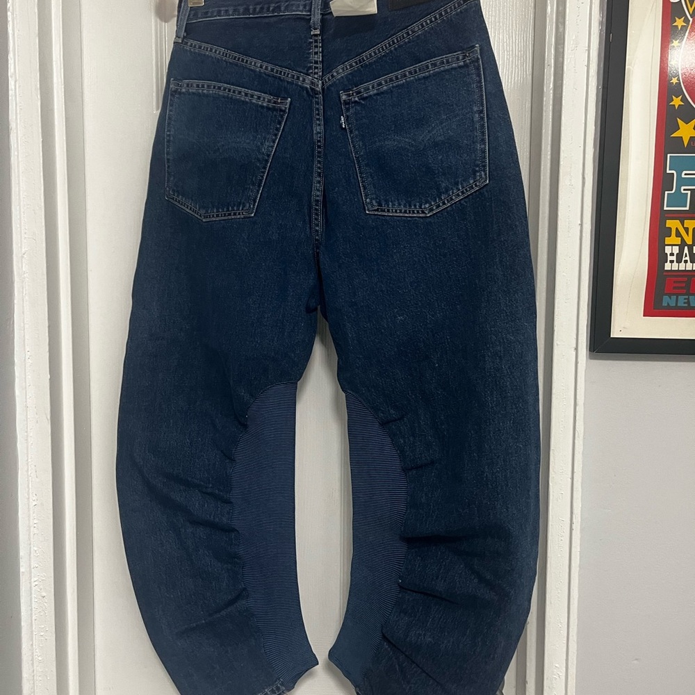 Levi's Limited Edition Women’s Barrel Cropped Limited Edition Dark Blue Jeans - Picture 2 of 5